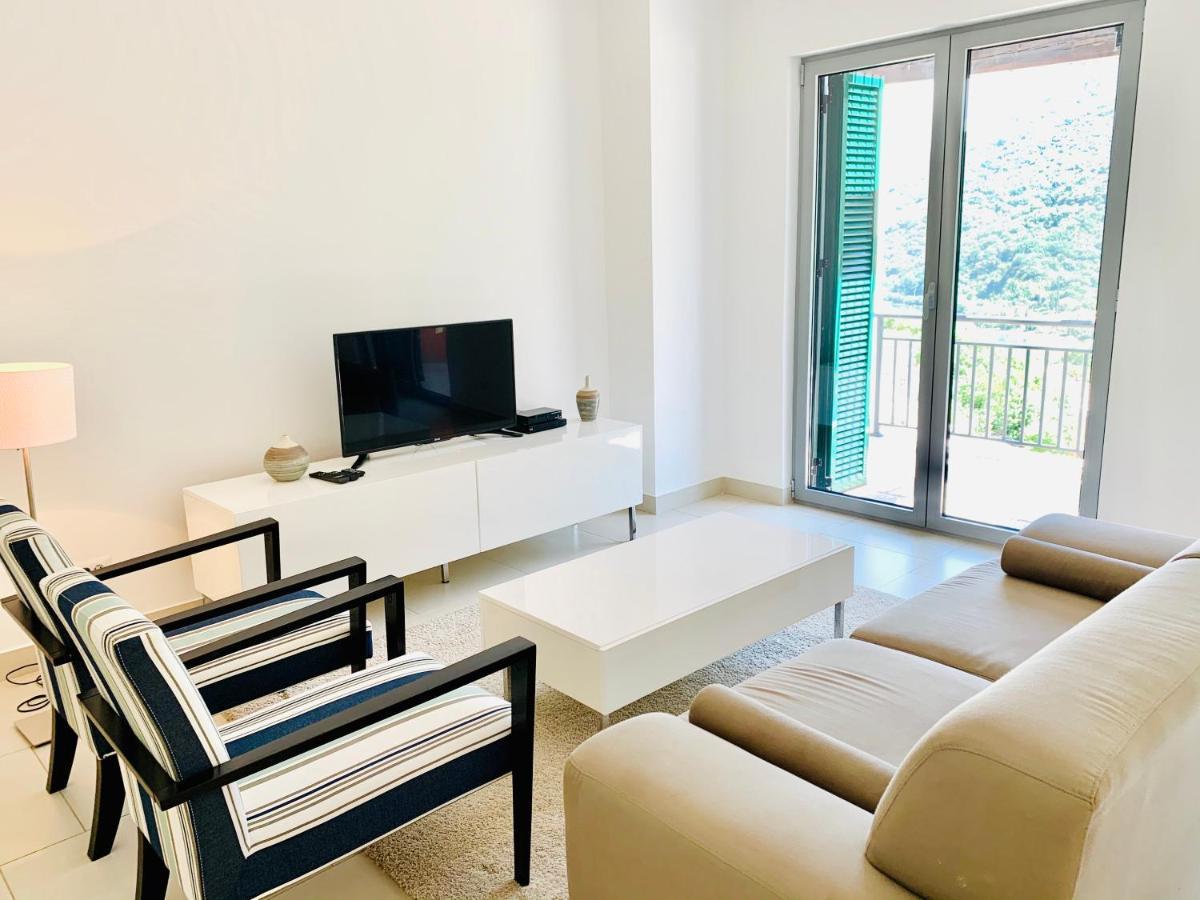 Lavender Bay Apartment C32 Donji Morinj Kültér fotó